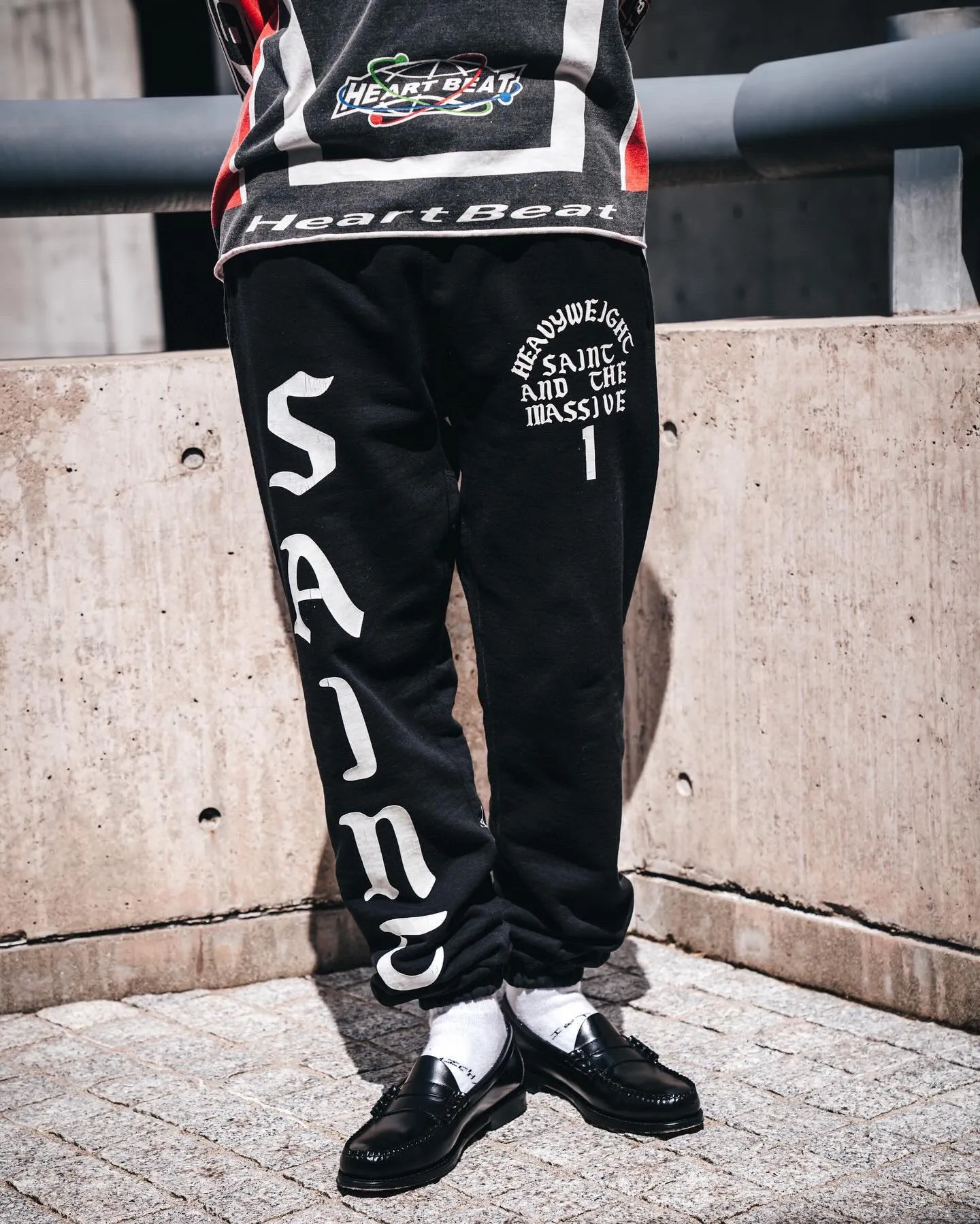 SAINT Mxxxxxx SWT PNT/IT'S SAINT/BLK flocked sweatpants black S-X ⚠️Attention: important points: this is flocking printing, not glue or crack paste. Don't buy what you see in the picture. Electrostatic flocking printing technology. Correct accessories. Fruit main mark/little angel anti-counterfeiting mark.